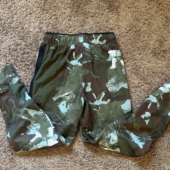 Athletic Works Green Camo Jogger Sweatpants - Picture 5 of 6